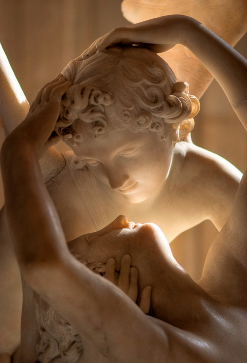 artemisdreaming:Psyche Revived by Cupid’s Kiss, 1793 Antonio Canova  (by Baloulumix on Flickr)