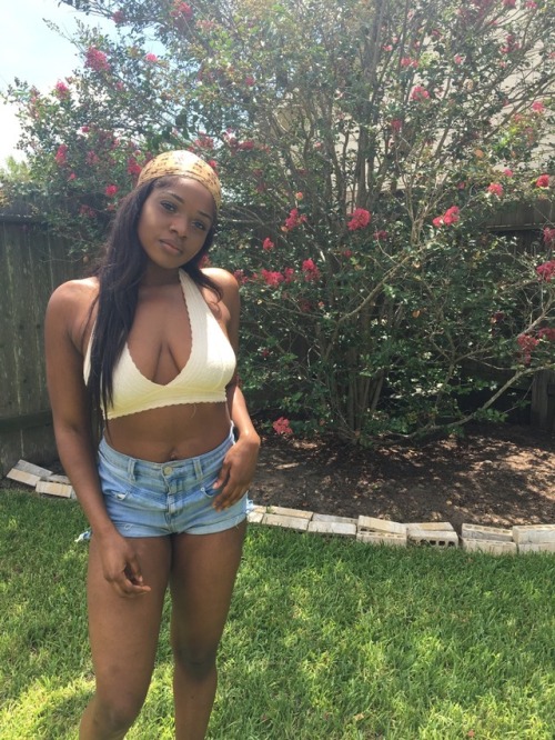 mimilovee:Honey✨( I’m new to tumblr…I’m 21, Nigerian and I’m all about putting out good vibes and go