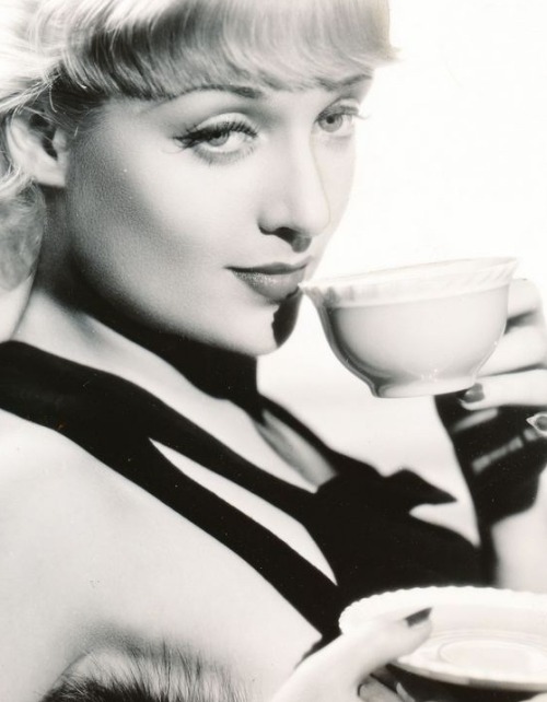 vintagegif-hottub: Carole Lombard,1934