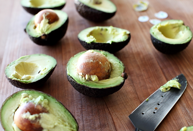 vegan-yums:  loaded guacamole tostada towers 