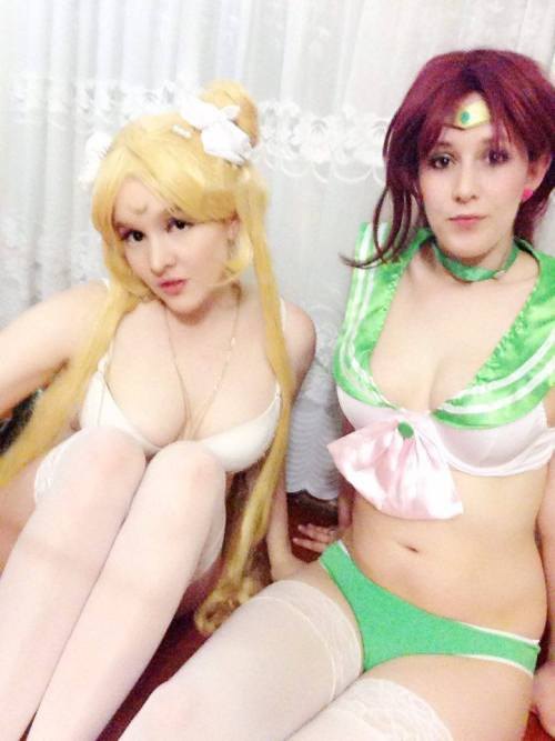 nsfwfoxydenofficial:  Happy thigh high Thursday moonie style ( get it?? :P) on @cosplaydeviants!! Sailor Jupiter is my amazing friend @mirashiver make sure sure to go check out her nsfw blog! <3 These are some behind the scenes selfies of some things