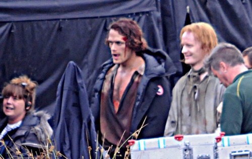 anaspiringfuriosa: outlanderitaly: Sam Heughan on the set of Outlander Season 3 [via Just Jared] 