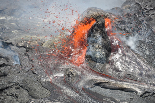 parure-d-insomnie: A burst of spatter erupts from a small cone on the south rim of Pu'u ‘O'o crater 