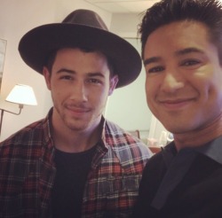 jobrosnews:MarioLopezExtra: I need me a lid like @NickJonas…