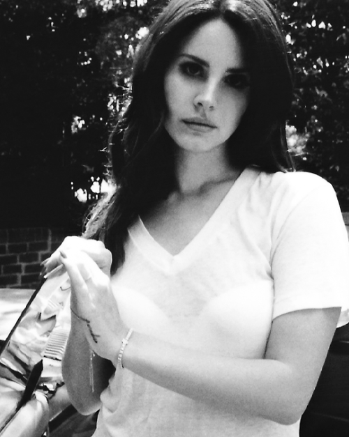 ULTRAVIOLENCE (2014)by Lana Del Rey has now surpassed 1.4 billion streams on Spotify. It’s h