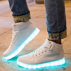 fluoshoes:  Yep, they shine   I&rsquo;m in love w/ these shoes