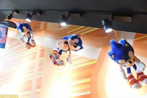 msfluffyninja7: Sonic Forces in a Hooters in Japan ok but why thou? lol