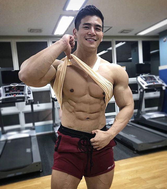   Musclemania Pro Jun Choi (최성준)   