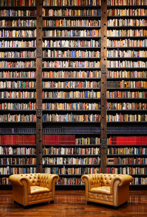 bookshelfporn: Stony Island Arts Bank, Chicago.  Image: Tom Harris © Hedrich Blessing. Co