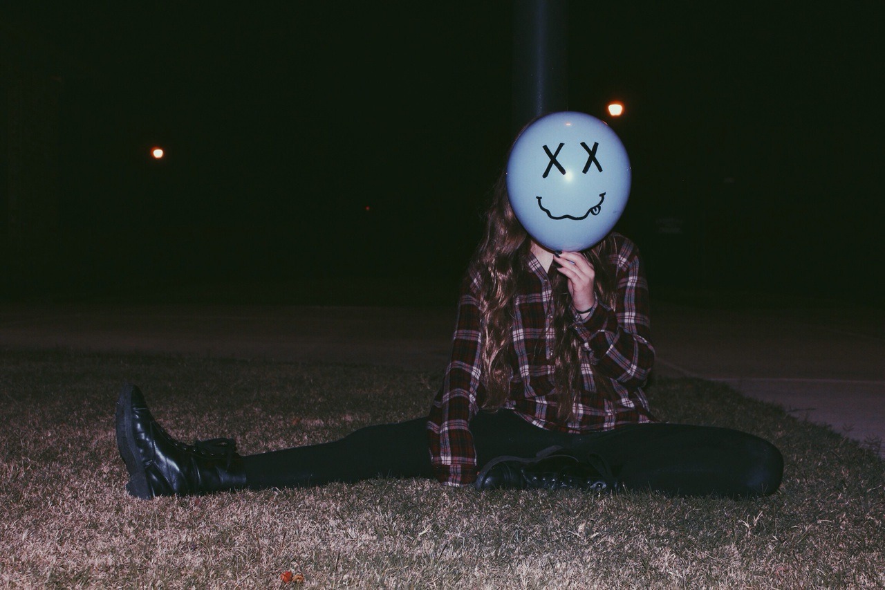 lesbianslovesatan:  acidichurricane:  curiosity killed your virginity   xx princesa