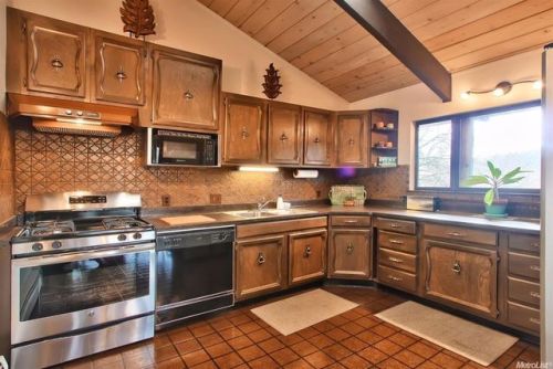 househunting:$853,000/3 br/2300 sq ftBuilt in 1975Meadow Vista, CA