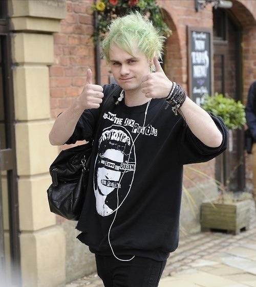 ashtongirlforever:  Michael Clifford is a beautiful human being 
