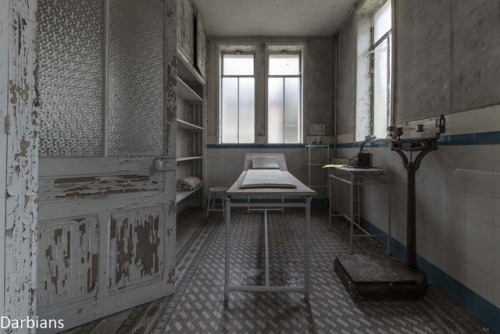 darbians:Abandoned health spa in France. Check the link for more from here.Les Thermes Bleu