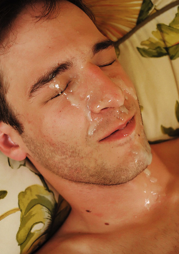rightinhiseye:  Reblog to ReblowRight in His EyeGet Close BroKik: reblog_to_reblow