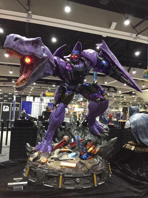 haxanbelial:  Megatron (Transformers: Beastwars) statue by Prime 1 Studio SDCC2017  O oO <3