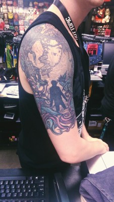 ppop-ppunk:  I was at hot topic today and one of the employees had this really amazing A Day To Remember tattoo 