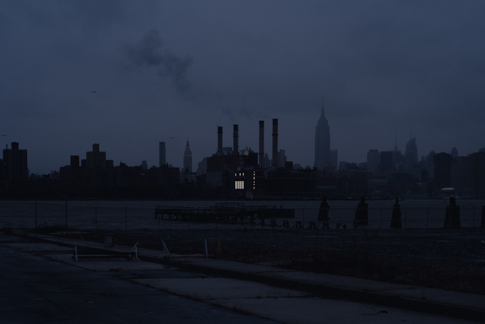 nevver:  Leave a light on, Julien Mauve 