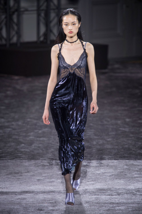 JING WEN wearing NINA RICCI FALL 2016 READY-TO-WEAR