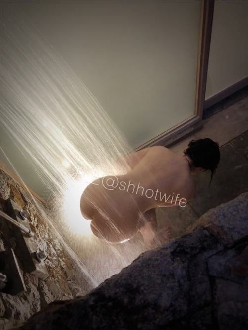 shhotwife: 露天洗澡，早点洗好看球赛⚽️⚽️