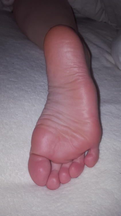 myprettywifesfeet:My pretty wifes soft smooth sleepy sole.please comment