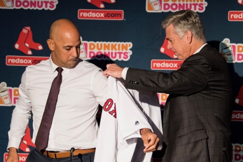 Welcome back to the Red Sox, Alex Cora! 