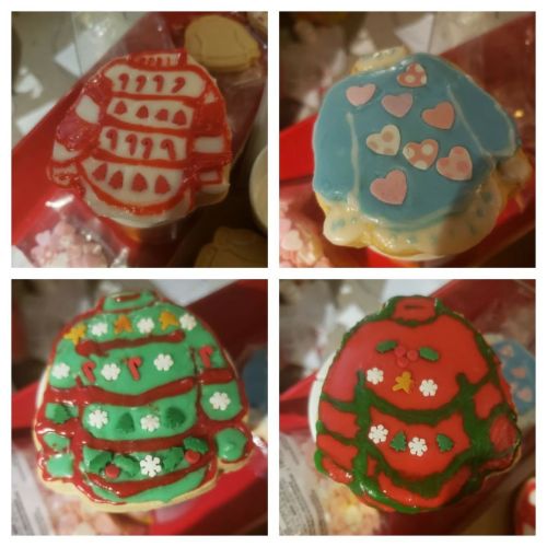 Decorating Ugly sweater cookies with @fr3yschild. My last cookie was easily my worst one. ❤ . . . .