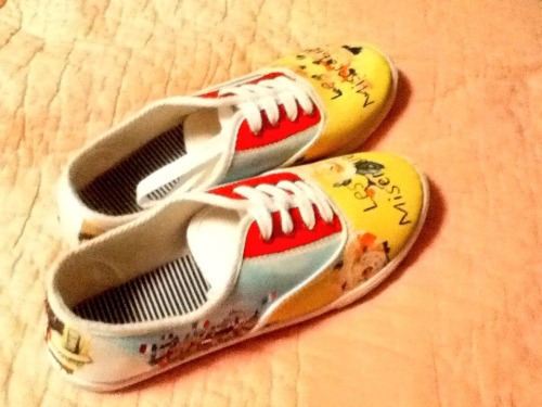 noselikeringo:I just realized that I’d never posted a picture of the les mis shoes i painted