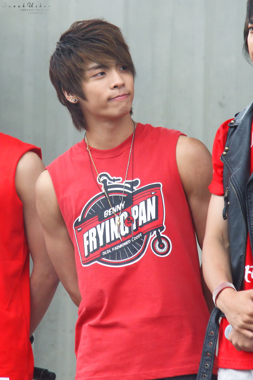 fyjjong:charity walk public broadcast ♡ 100612© dazuk usher (do not edit or remove logo)