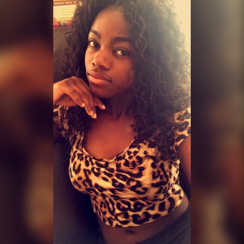 goldenxdesires:“Dipped in chocolate, bronzed in elegance, enameled with grace, toasted with be