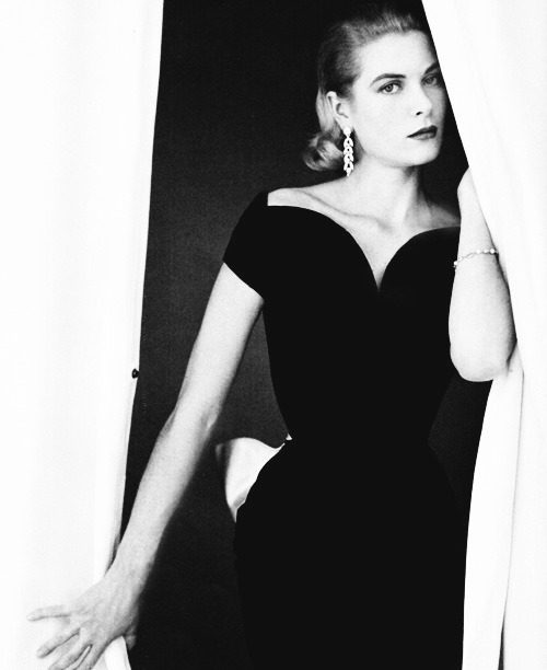 hollywoodlady:  Grace Kelly photographed by Howell Conant, 1950s
