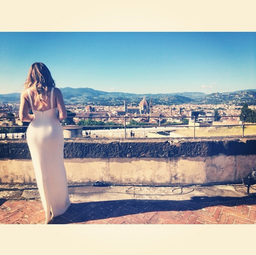 kimkanyekimye:  Khloe’s bridesmaids dress.