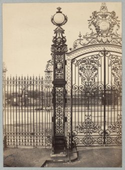 museumuesum:  Charles Marville Parc Monceau, c.1853–1870 albumen silver print mounted on cardboard, 32 x 26 cm 