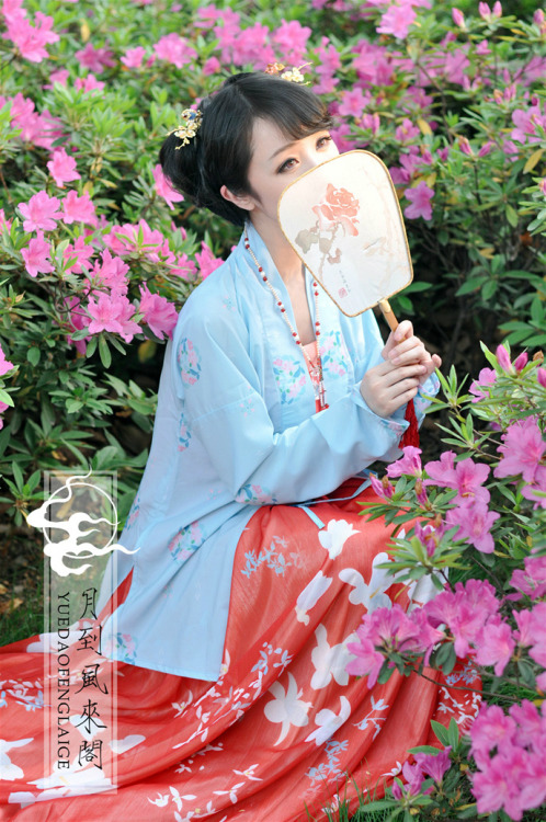 hanfugallery:Traditional Chinese clothes, hanfu by 月到风来阁.  