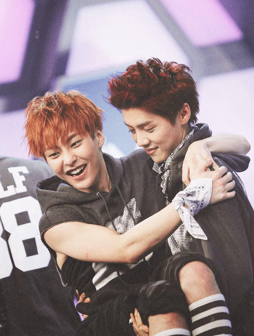 ~~*NSFW*~~That day on Happy Camp, Luhan picked up Minseok and spun him around. Minseok laughed and h
