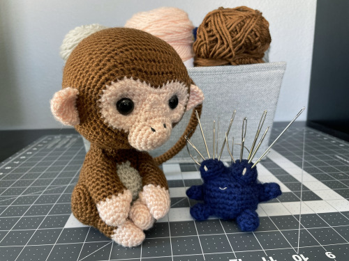 monke Finished the monkey amigurumi for my momma a bit ago. Really like how he turned out.