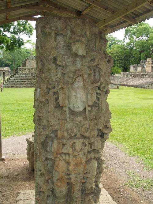 Stela N (Copán, Honduras).This stela is dedicated to K'ak&rsquo; Yipyaj Chan K'awiil, who reignedfro