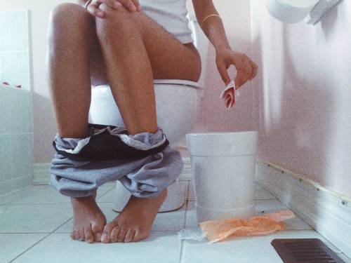 kate-sweeney:druktemaaker:rupikaur:period. (a photo series shot by sisters rupi and prabh kaur.  art