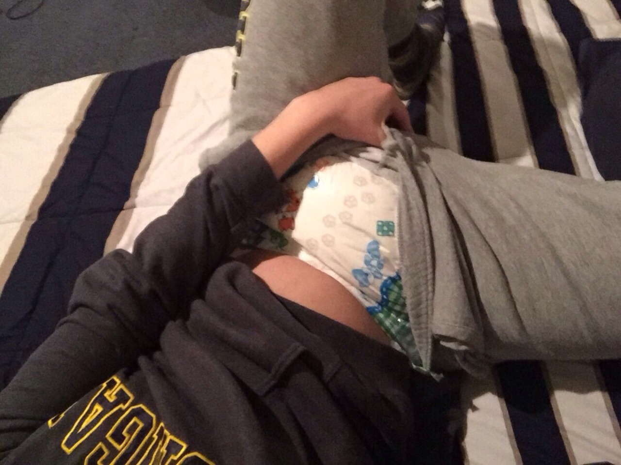rickdlca:  Baby Alex looking cute in his thick diapers. 
