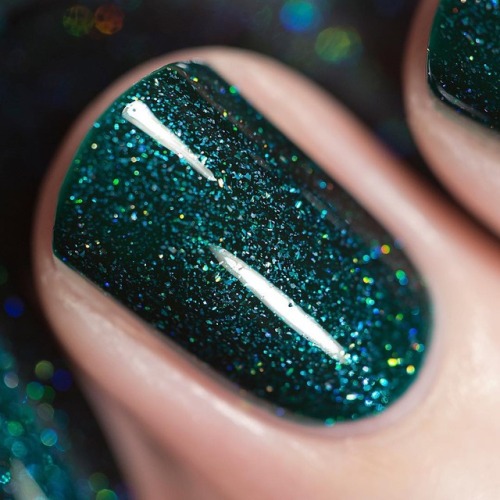culturenlifestyle:The Shades of the Galaxy on Your NailsNevada-based boutique nail polish shop calle