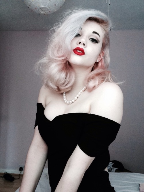 lipstickstainedlove: bloodandglamour:divinedorothy: I am yet to be illegalised Someone so perfect sh