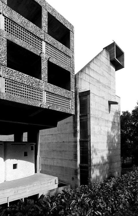 indifferentaffection: Sainte Marie de La Tourette (1956-1960) Lyon, Francia | Le Corbusier y Iannis 