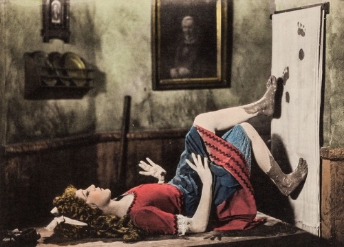 jazzagebass:Mary Pickford from ‘Through the Back Door’ - 1921.