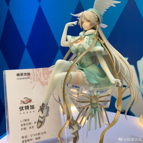 fuckyeahfoodfantasy:VODKA FIGURINE BABBEEYYYYYYY yassssss slay queen