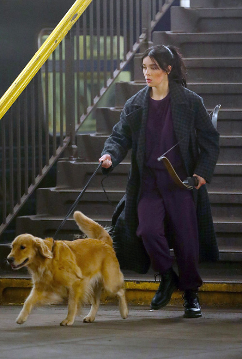 marvelheroes:Hailee Steinfeld as Kate Bishop and Jeremy Renner as Clint Barton on the set of Marvel 