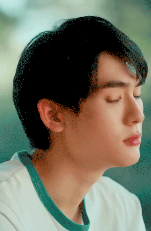 And The Award For Biggest, Beautifulest Eyes And Juiciest, Pinkest Lips Goes To...