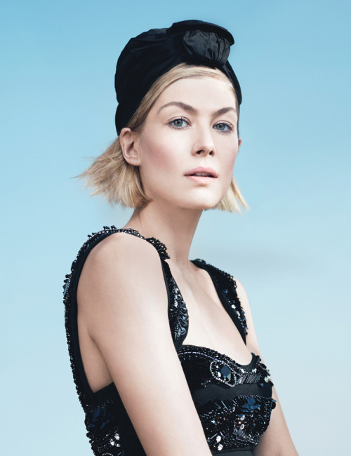 wmagazine:  “With David Fincher, it’s like being X-rayed—he sees things that you may not want anyone to see. Now I have to prove him right—I have to show the world that I’m as dark as he thinks I am.” -Gone Girl‘s Rosamund Pike 