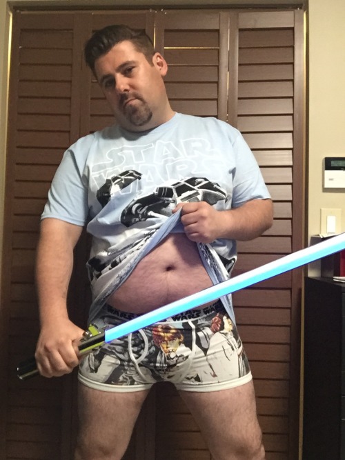 evoroil:  cubdar:  tribears:  “MAY THE 4TH BE WITH YOU”  Gorgeous man.  Geekery magnifies handsome…