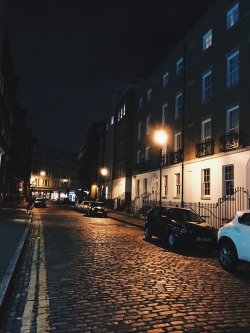 treunenthibault:  Cobbles at night.