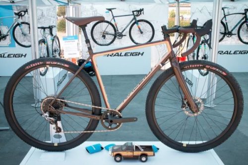 cyclingsdependantorigination: 29″ x 50mmwww.bikerumor.com/2016/04/29/soc16-raleigh-cranks-dro
