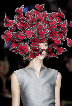 runwayandcouture:  Alexander McQueen Spring 2008